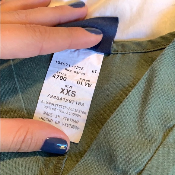 Cherokee scrubs set - EUC olive green - Picture 4 of 5